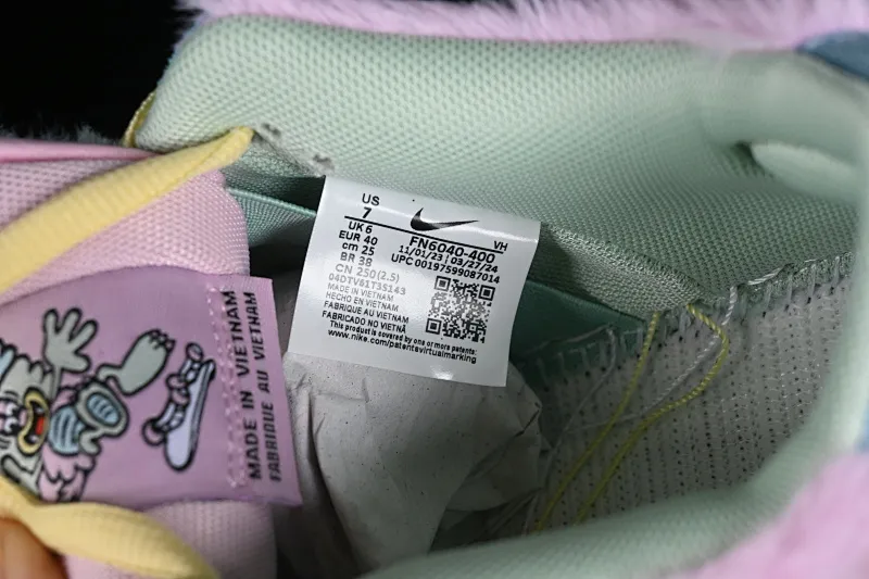 All Categories Nk SB Dunk Series Nk SB Dunk Low Low-top sneakers C version Verdy x Nk SB Dunk Low "Visty" joint model SB low-top casual sneakers FN6040-400